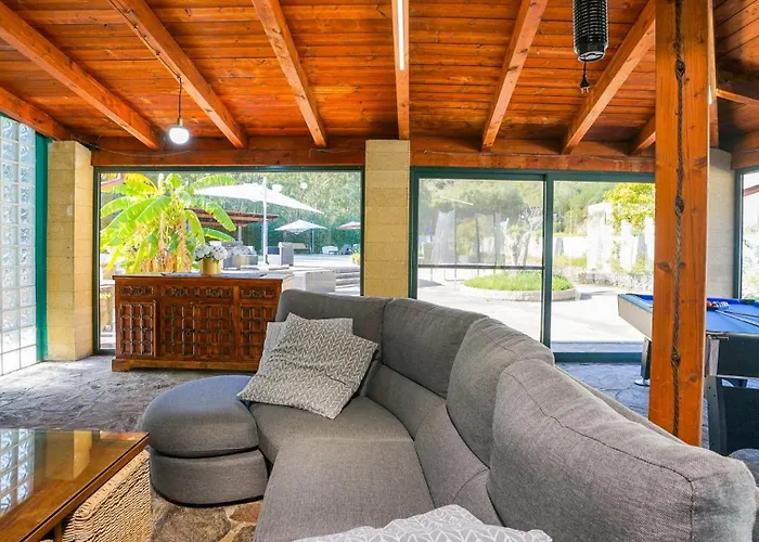 Gambula - Relax And Pool *